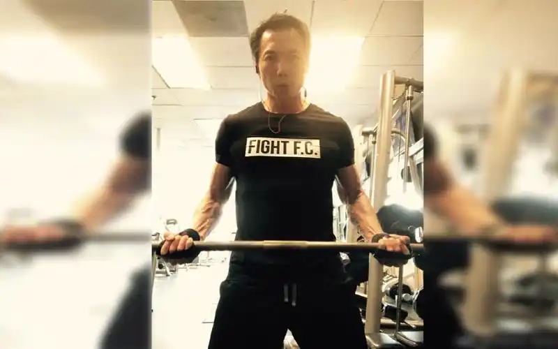 邹兆龙——一位50岁还在努力的功夫明星,都是实打实的真功夫_哔哩哔哩