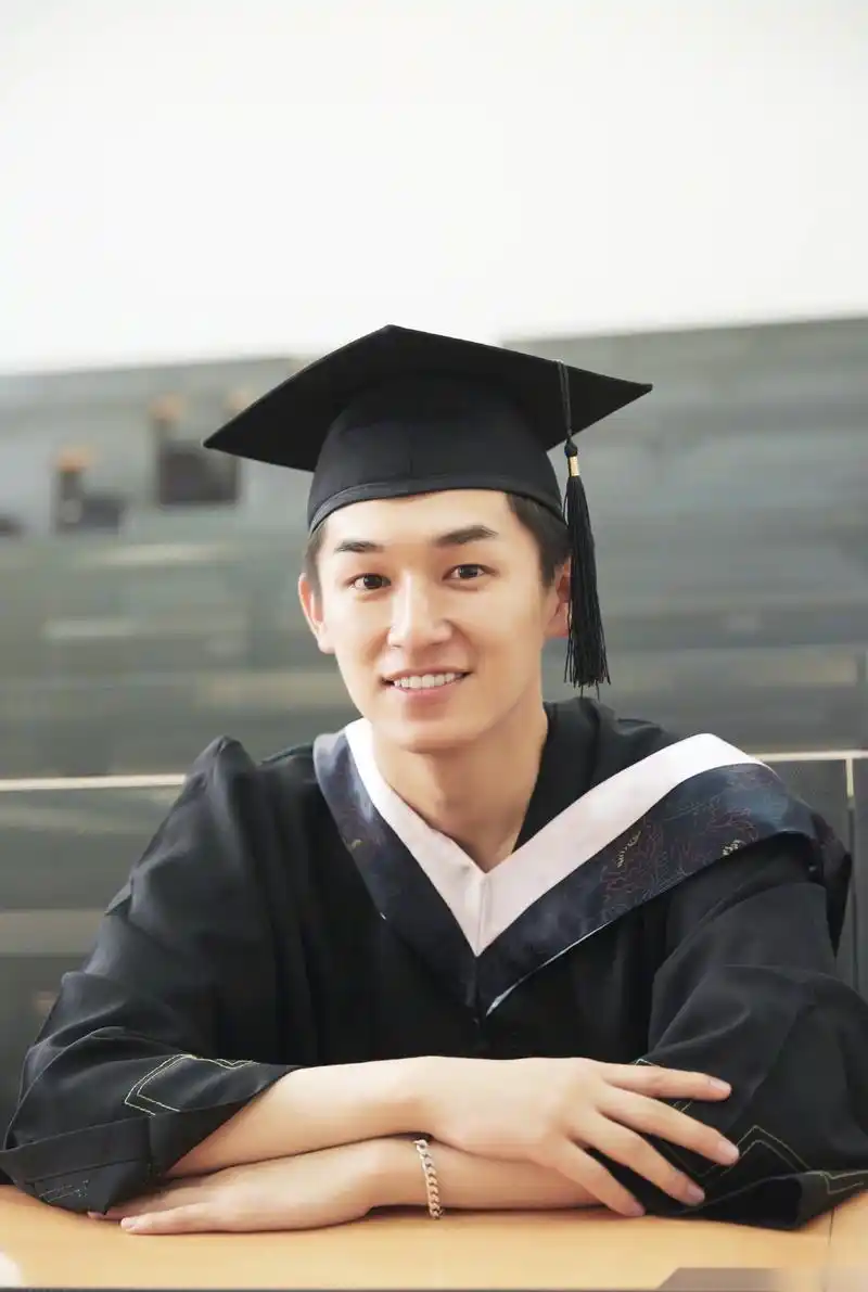 杨旭文毕业照出炉!