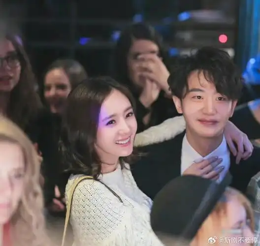 黄轩二搭杨幂想演对手#  黄轩在接受采访的时候说如果跟杨幂二搭的话