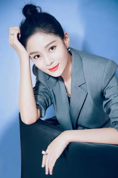 【10.25 王媛可】西装 今天你为谁哭泣