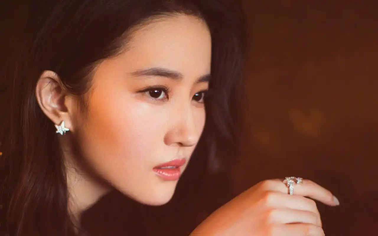 刘亦菲镶钻西装性感帅气写真高清壁纸