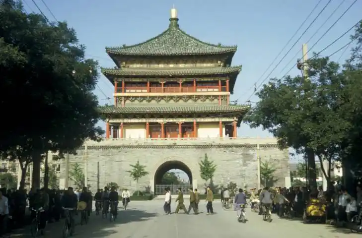 一组80年代的老照片 带你去看看当年的西安城 满满的都是回忆