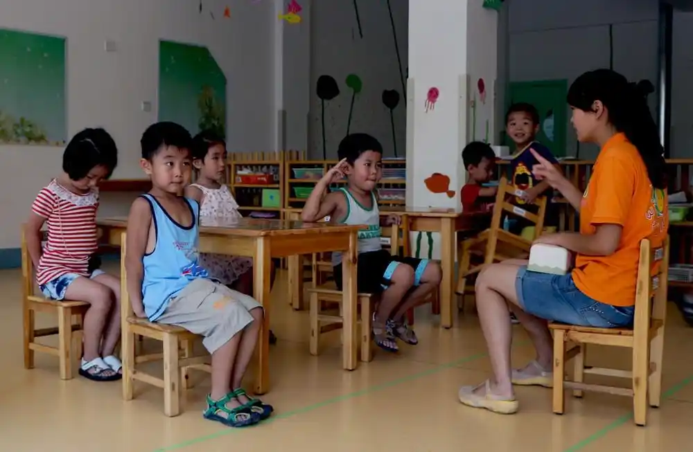 幼儿园 孩子们!