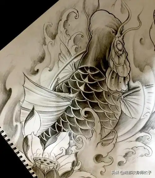 通常以水浪和荷花石头等组成一幅精美的纹身图案,那么鲤鱼纹身它有