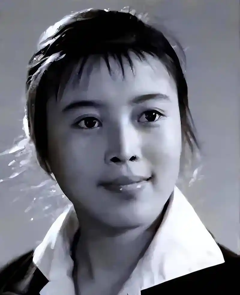 "一级演员"丁嘉丽:当众扯掉"遮羞布",观其一生让人唏嘘不已