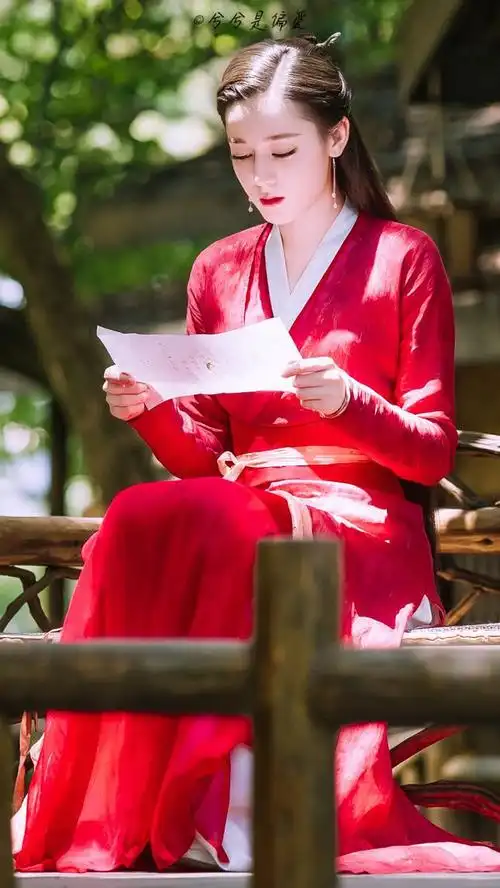 迪丽热巴的清宫装真是倾城绝艳终于明白君王为何不早朝了