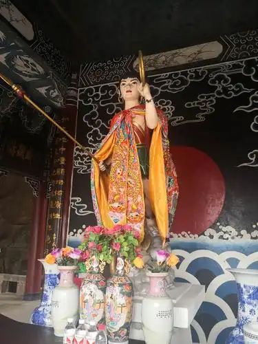 宜宾翠屏山哪吒行宫:行宫主要有仙踪迹牌坊,太子庙,哪吒盘腿式神像