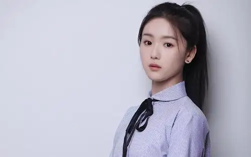 清纯小仙女张馨月甜美白嫩诱人写真