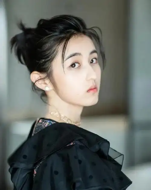 张子枫家世显赫,张子枫一家三口