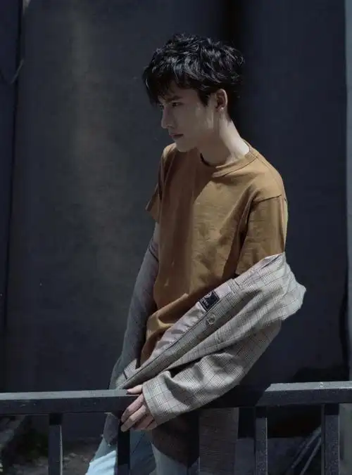 赵越甜蜜暴击热播网友鹿晗是哥哥骆冠言是男友