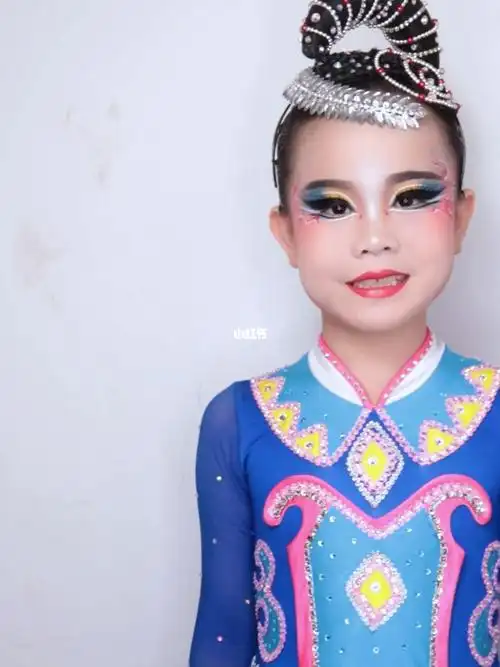 舞蹈老师说蒙族的#儿童舞台妆  #星束露水女孩  #舞台妆  #舞台妆彩绘