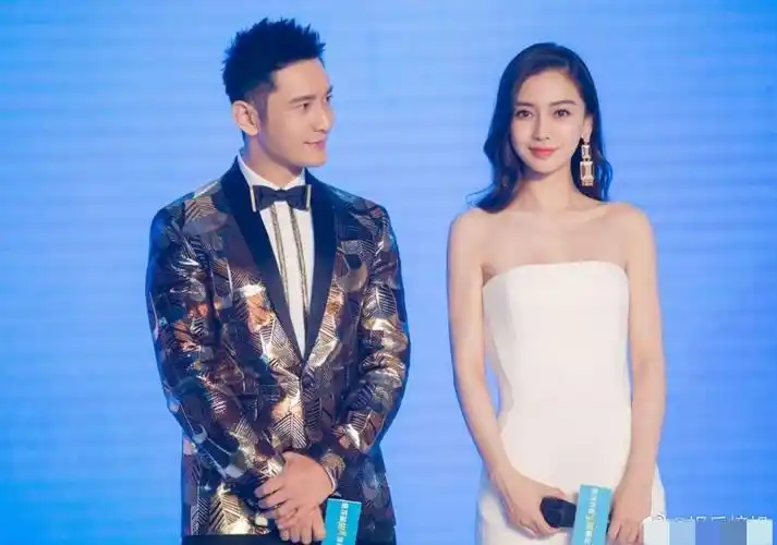 黄晓明baby带小海绵出游,黄晓明全程抱儿子太贴心