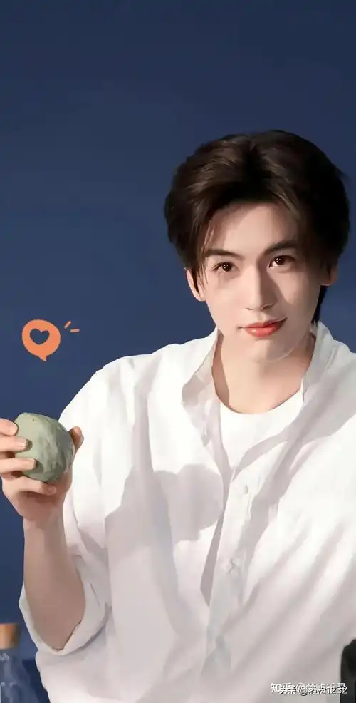 人面桃花相映红新鲜美男出圈内娱美男重新洗牌最帅30位来袭