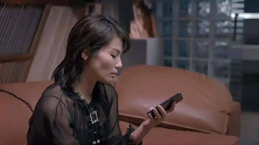 欢乐颂安迪和包妈撕破脸结果伤害了小包总安迪心里十分愧疚