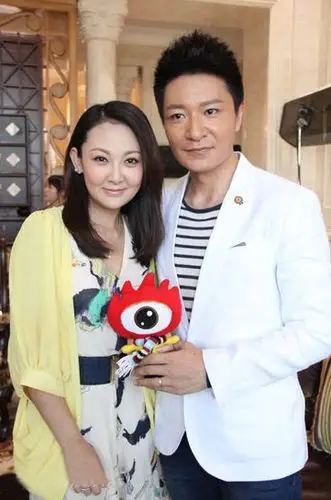 张咏棋老公图片 李宗翰张咏棋亲密照 张咏棋结婚照(4)