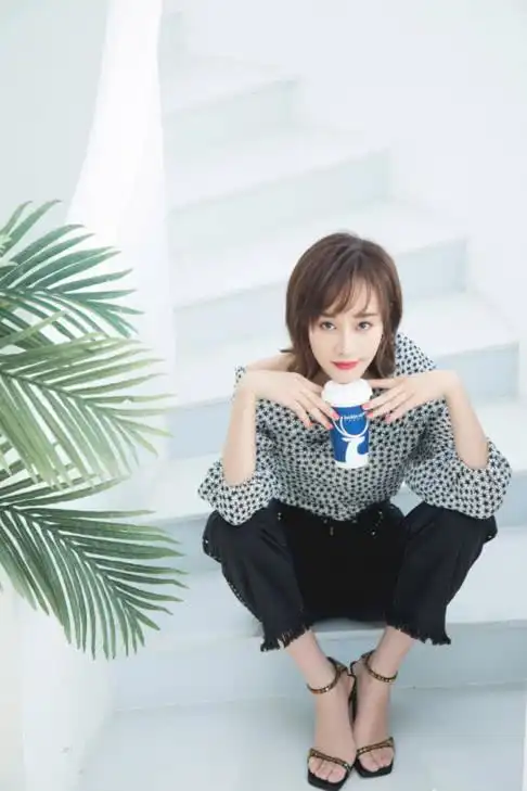 乘风破浪的姐姐,全能艺人的蓝盈莹实力真的很强吗?_北京人艺