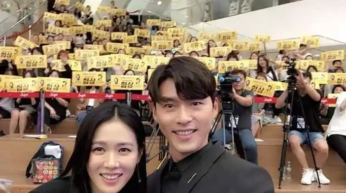 玄彬孙艺珍逛街被捕获?纯白cp装热恋照曝光!