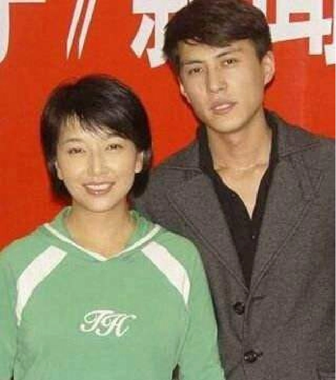 江珊:和高曙光离婚,因女儿反对错过靳东,现任丈夫小15岁