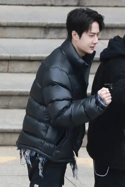 王一博#    210131期天天向上    @uniq-王一博