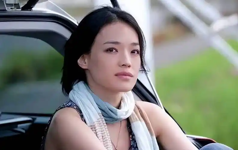 一代"艳星"到影后,舒淇20年的奋斗蜕变,曾经为钱误入歧途_电影_柯俊雄