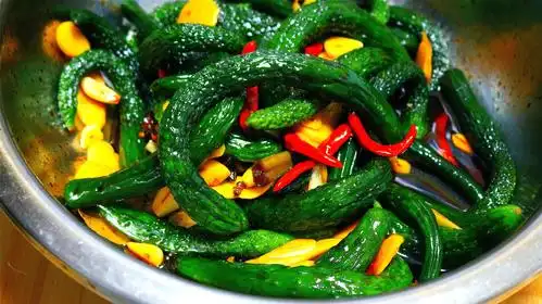 腌黄瓜,用了几十年的老方法一次做3斤,酸甜开胃,比吃肉还香