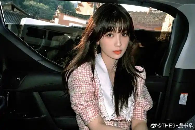 虞书欣真的有169吗格子裙穿成小短腿腰线太长运动鞋也选错了