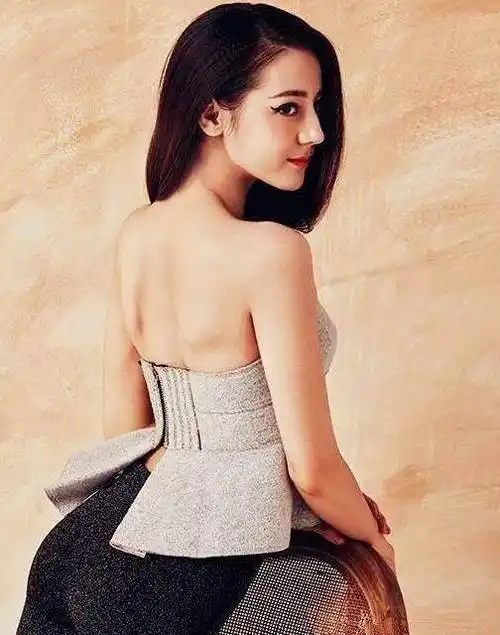 6迪丽热巴刘亦菲在《夜孔雀》中的唯美亮相让人记忆犹新,那只活灵活现