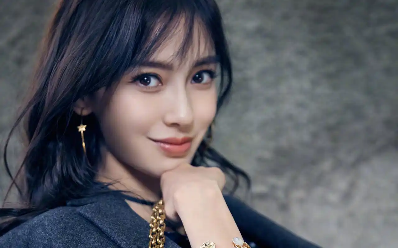 angelababy街拍图片高清电脑桌面壁纸