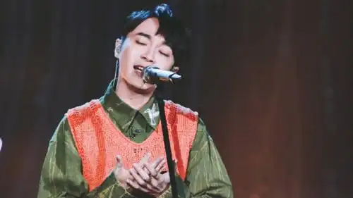 飞碟微直播# #第26届东方风云榜# #吴青峰[.