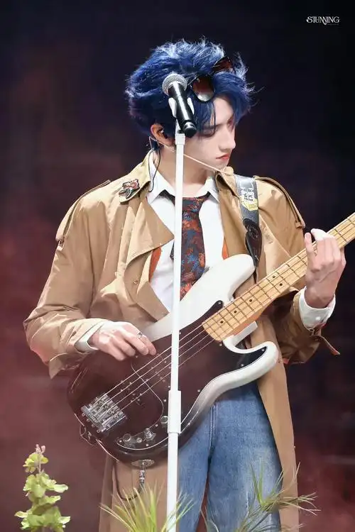 啊啊啊啊朱志鑫 一次比一次惊艳的演唱会造型舞台的神!