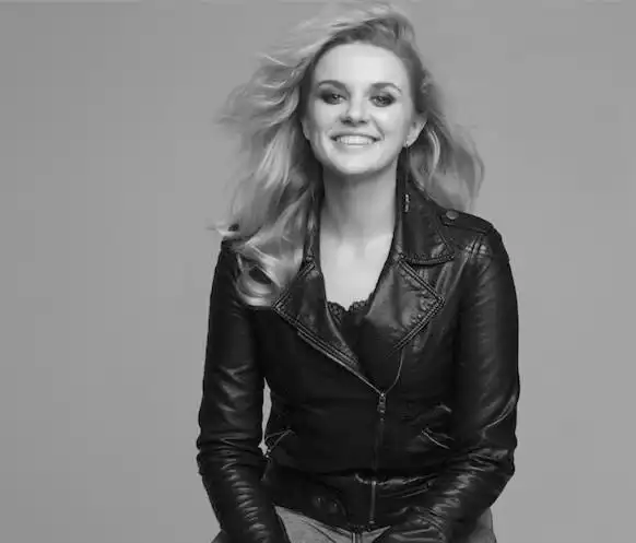 《麻辣变形计》柳莎的扮演者是伊莉莎,伊莉莎(irina kaptelova)