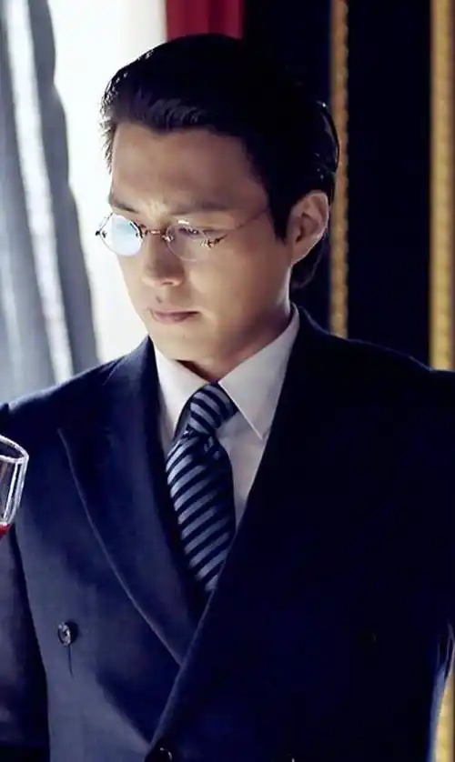 娱乐圈戴眼镜自带斯文败类气场的男明星,最后一个众望所归_胡歌_陈伟