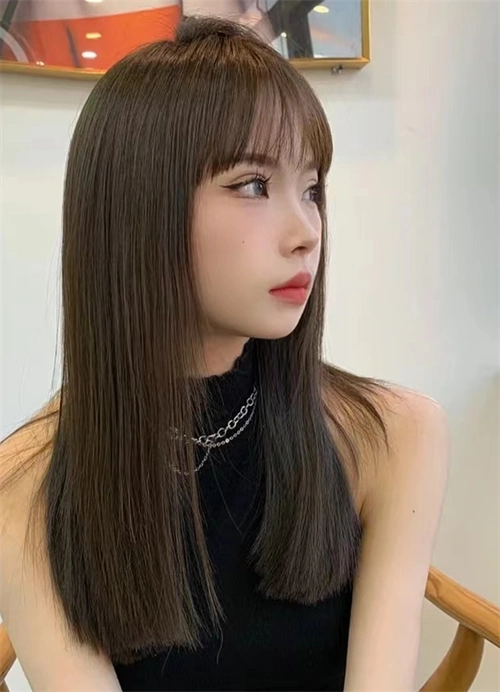 直发这款典不过时的发型,留过的女生都说好看,落落大方.