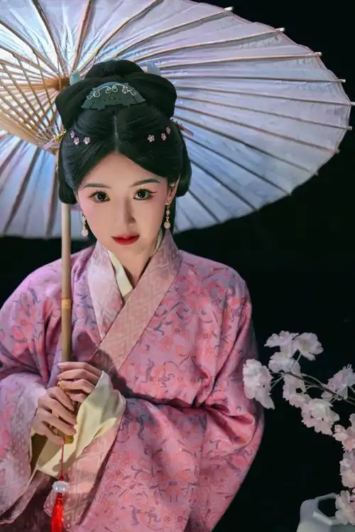 毛晓彤楚人装扮##毛晓彤粉衣