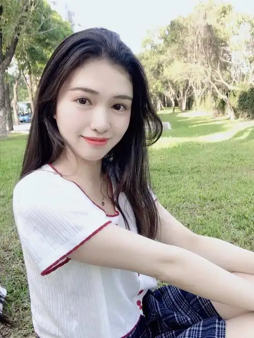 皮肤超好超白的小姐姐