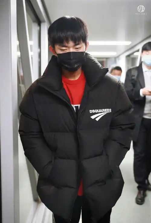 千玺送你一朵小红花##易烊千玺后座剧场#易烊千玺韦一航(宝贝你在笑啥