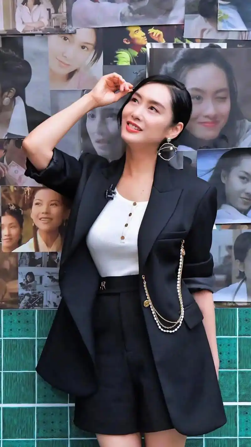 朱茵,1971年10月25日出生于香港,中国香港影视女演员, - 抖音