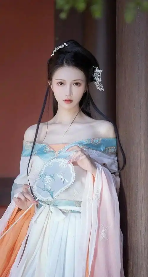 古风真人女生头像:想把你温柔的装进兜里,与你一起享受晚间微风的温柔