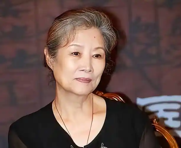 著名演员吕中:丈夫逝世7年了,女儿成国家栋梁,儿媳让我暖心_吴桂苓