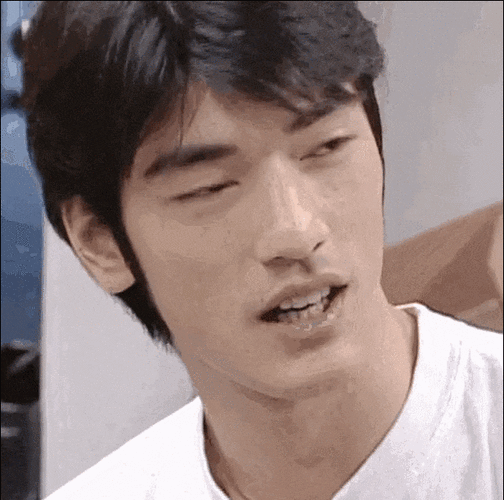 5位割双眼皮的男星,就服成龙,周星驰,没割前颜值实在太路人