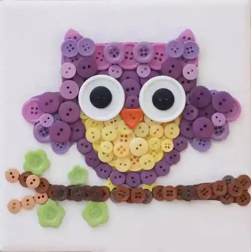 各种创意纽扣手工作品纽扣相框:多彩的钮扣装饰相框,装点着孩子和家人