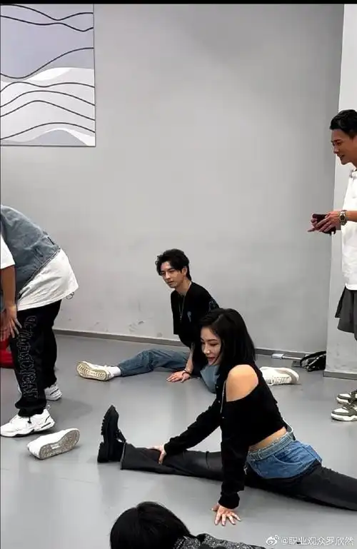 蒲熠星看见许佳琪一字马的反应##野挺有趣