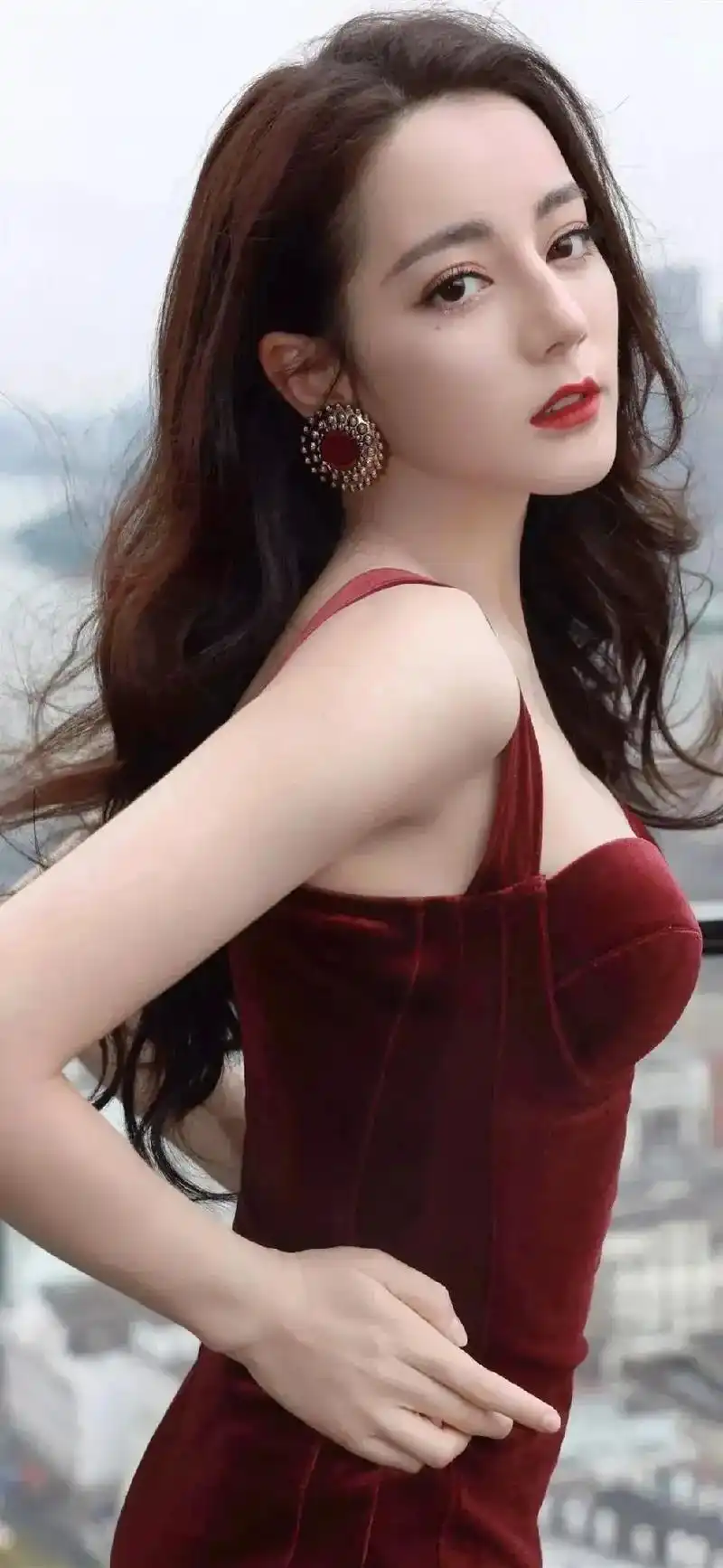 迪丽热巴 #美女 #好看的小姐姐 #性感可爱 #这样的身材 - 抖音