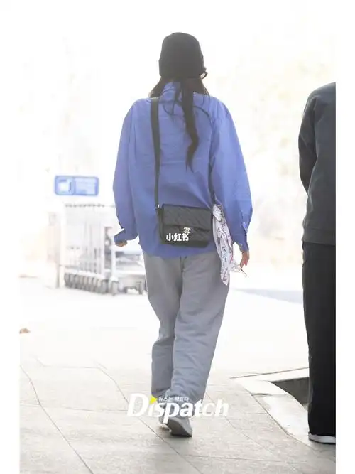 blackpink今日机场街拍私服,jisoojennie穿了百元单品,是秀的最新代盐