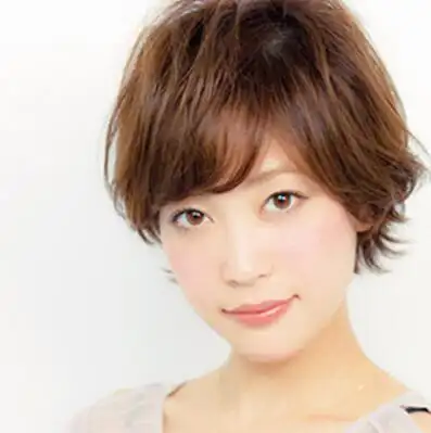 大饼长脸女生适合的短发发型 让你瘦脸又时髦