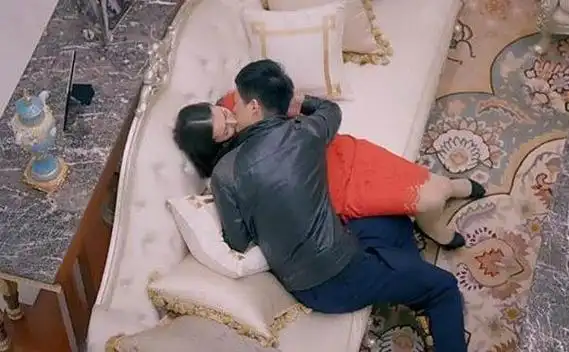 迪丽热巴荧屏初吻给了谁 盘点胖迪所有吻戏第一位竟是他