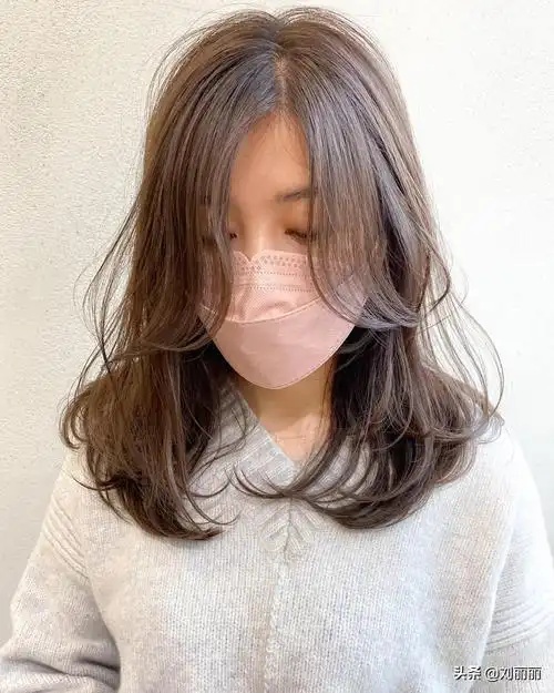 头发少适合什么发型女(50多岁的姐姐做款纹理烫) - 百百科