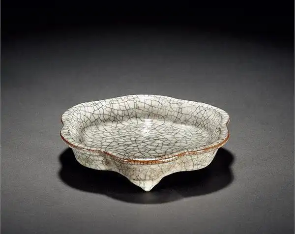 lot 4161 南宋·哥窑三足洗 成交价: 322万