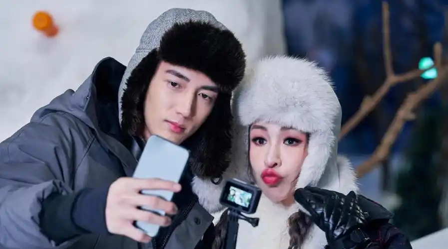 41岁萧亚轩晒照秀恩爱,男友90后小16岁,20年换了十几任