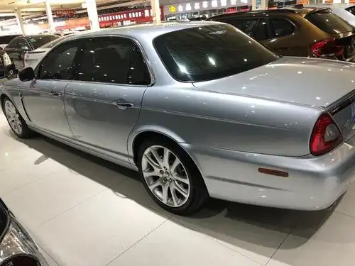【济南】2009年12月 捷豹xj 6l 3.0 皇家加长版 手自一体